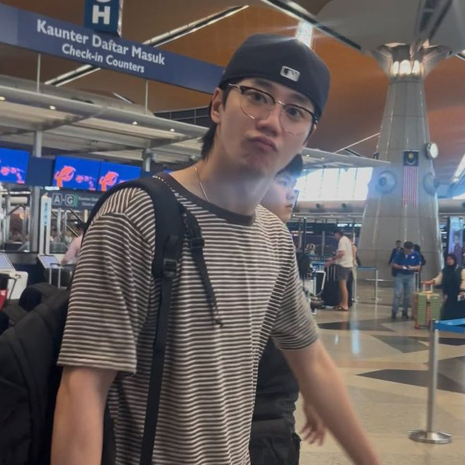 Behind-the-scenes cut of Lee Junyoung