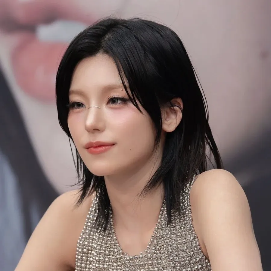 Latest photo of Yeji (ITZY)
