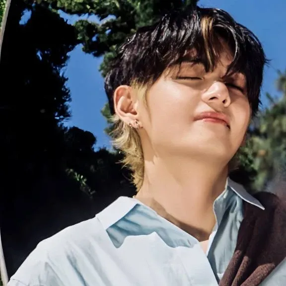 뷔 (방탄소년단)의 비하인드 컷