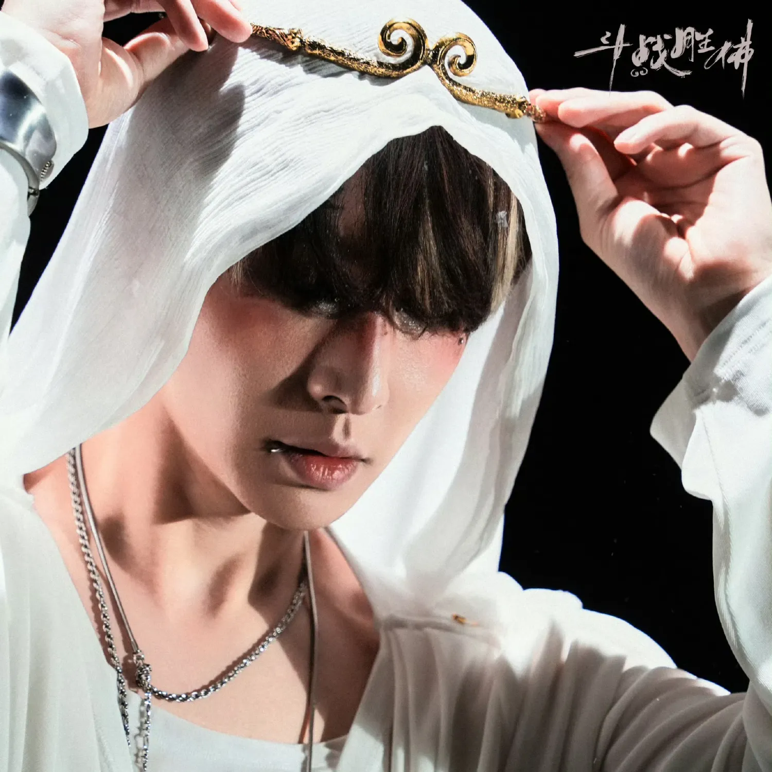 Behind-the-scenes cut of Lay (EXO)