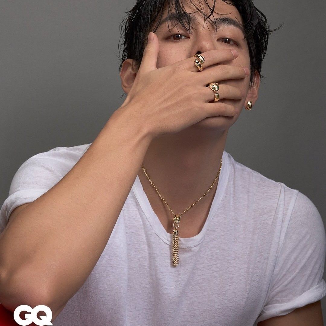 뷔 (방탄소년단) 최근 활동샷