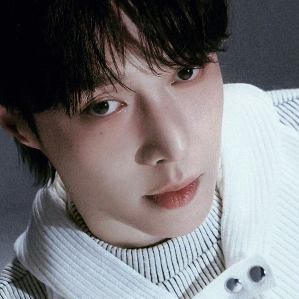 Popular profile image of Lay (EXO) selected by votes