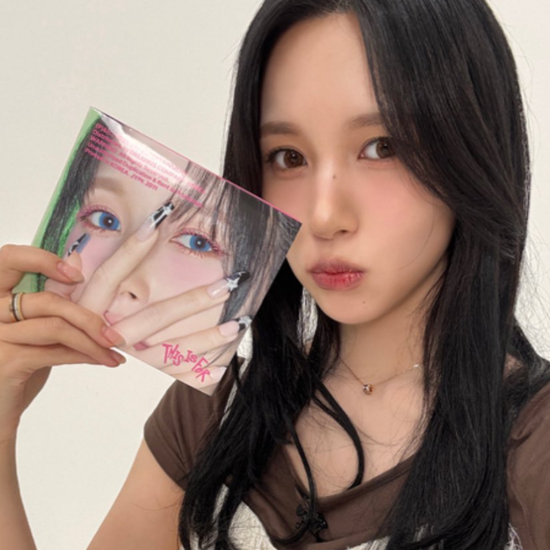 Momen yang diabadikan oleh penggemar Mina (TWICE)