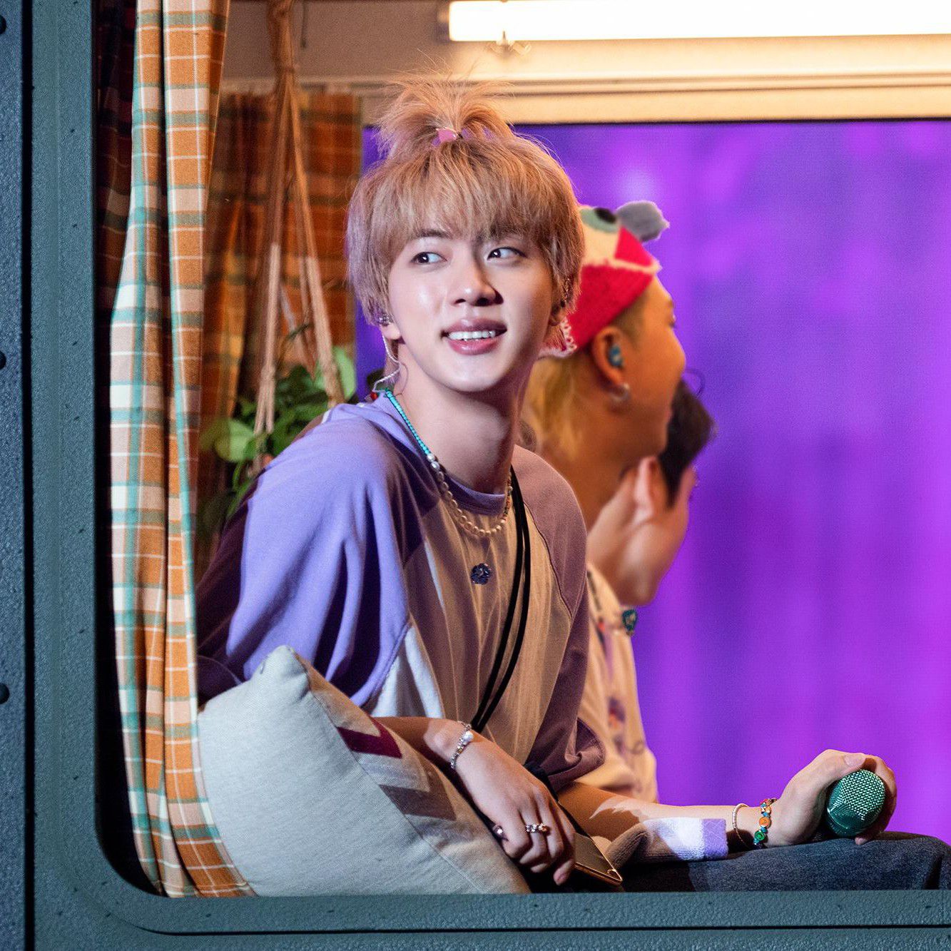 Behind-the-scenes cut of BTS