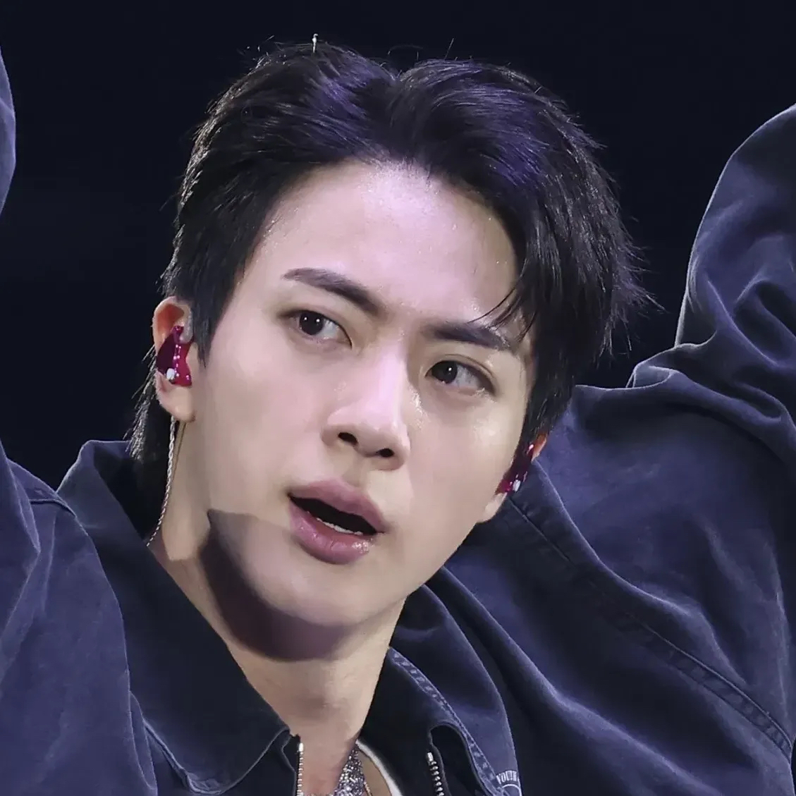 Foto aktivitas terbaru Jin (BTS)
