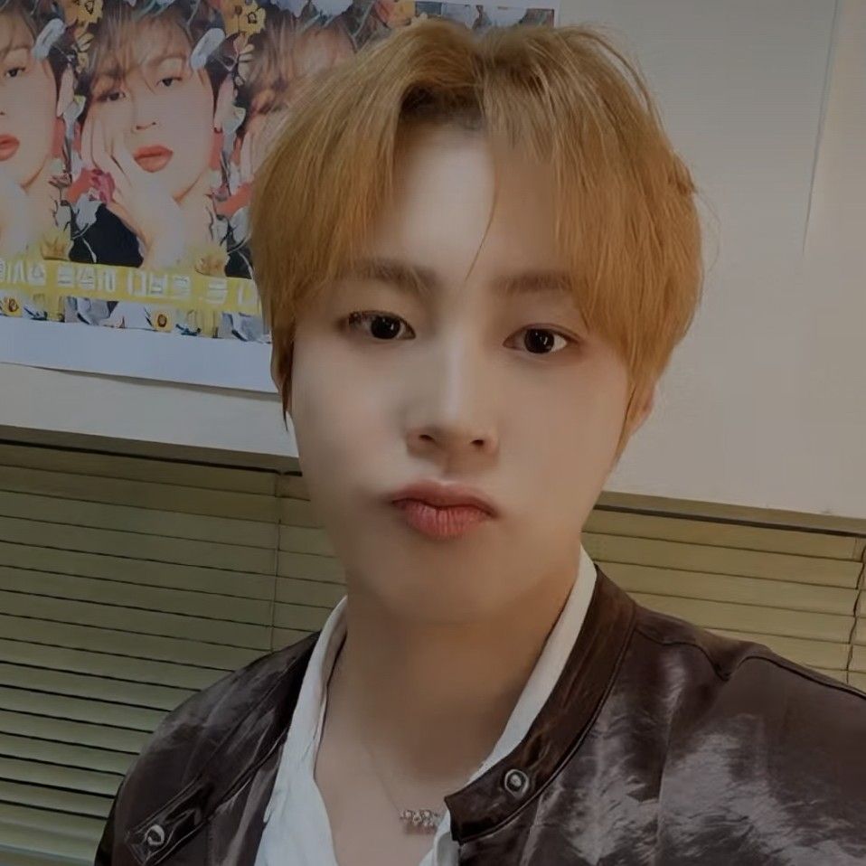 A moment captured by Ha Sungwoon's fan