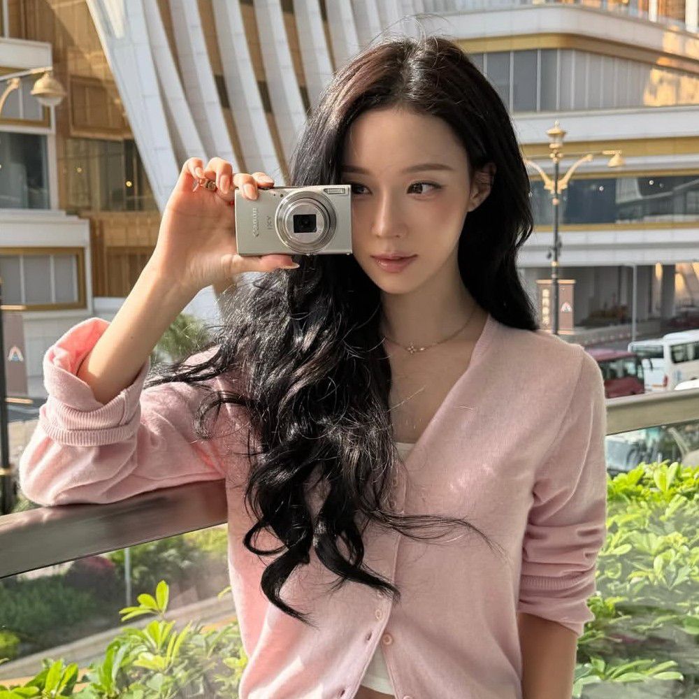 Recent activity shot of Winter (aespa)