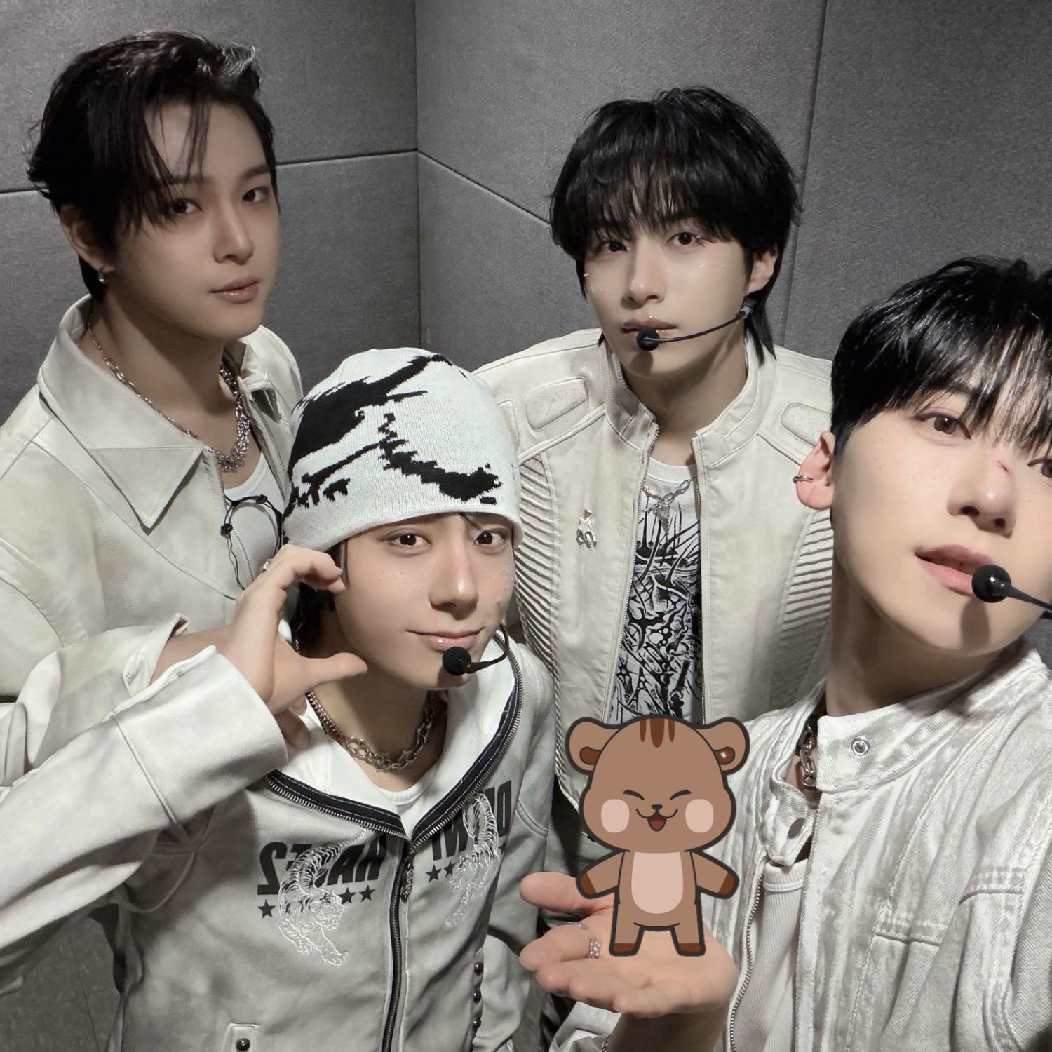 A moment captured by LEE DO (ONEUS)'s fan