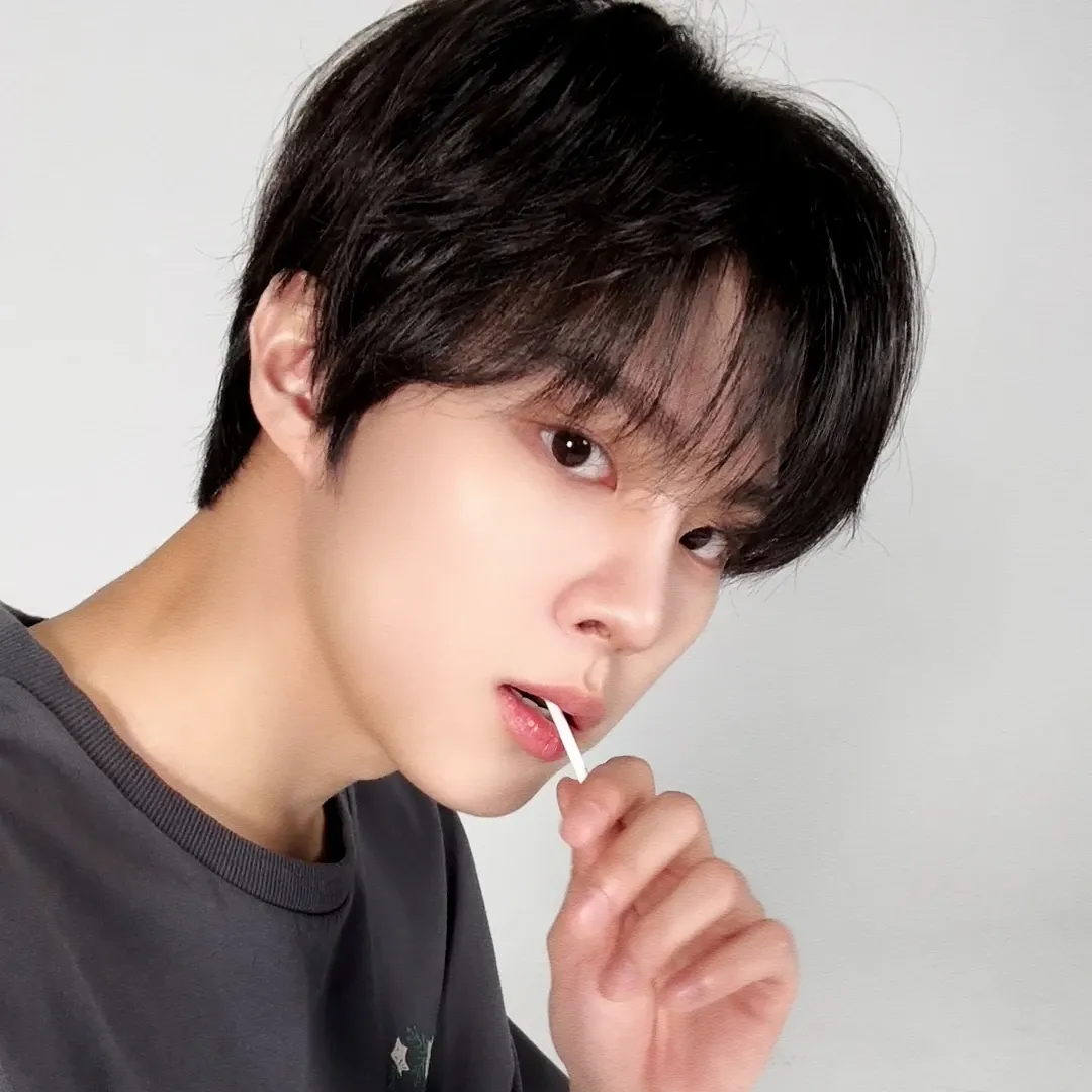 Recent activity shot of Kim Wooseok