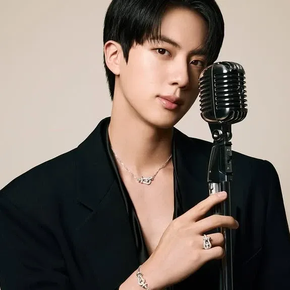 진 (방탄소년단) 최근 활동샷