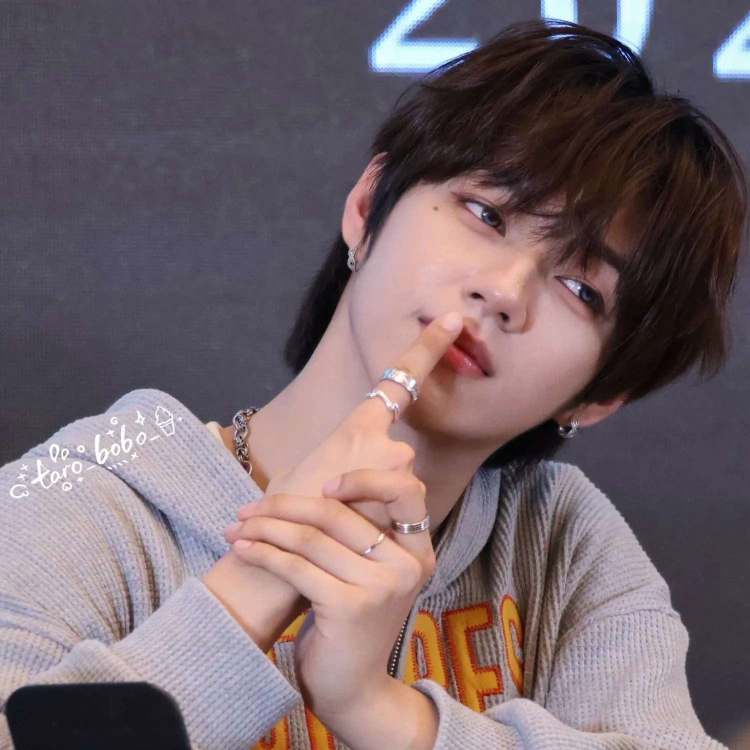 A moment captured by JL (AHOF)'s fan