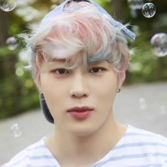 A moment captured by Ha Sungwoon's fan