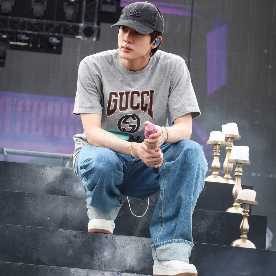 진 (방탄소년단)의 비하인드 컷