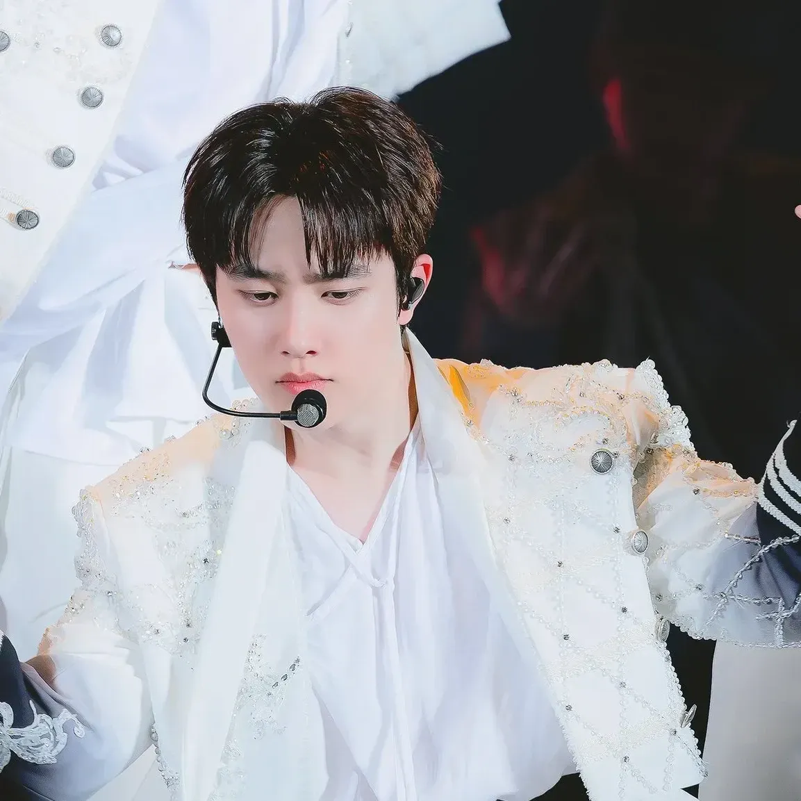 Behind-the-scenes cut of EXO