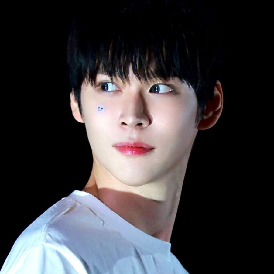 Behind-the-scenes cut of Eunseok (RIIZE)