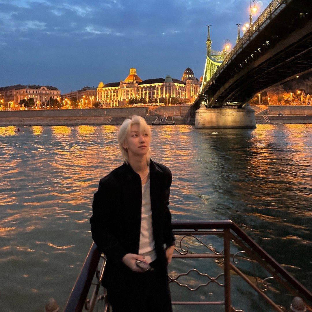 Behind-the-scenes cut of The 8 (SEVENTEEN)