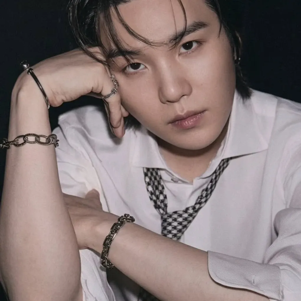 SUGA (防彈少年團)的最新照片