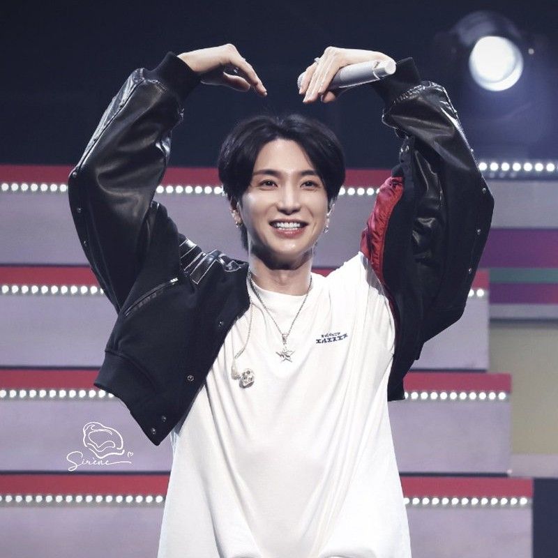 A moment captured by Leeteuk (Super Junior)'s fan