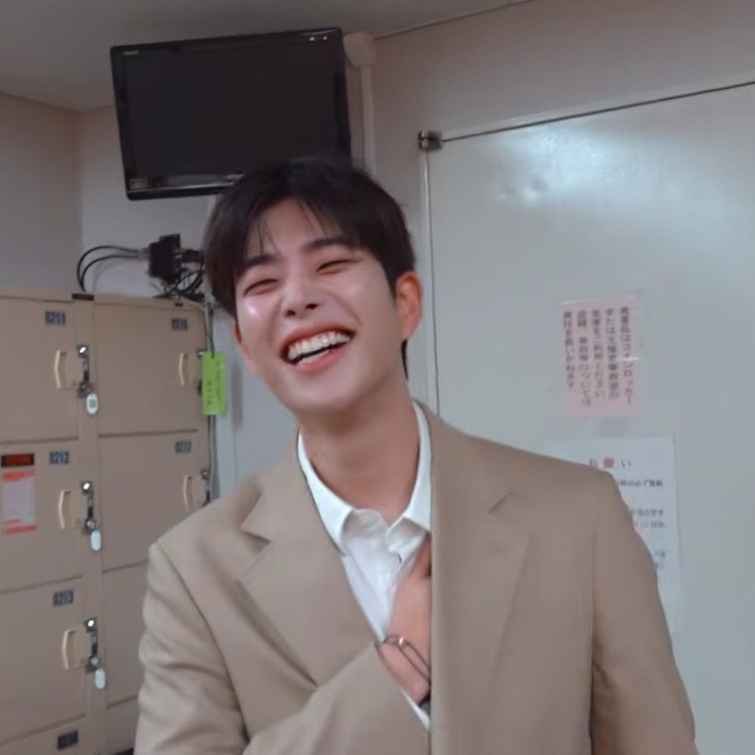 Behind-the-scenes cut of MJ (ASTRO)