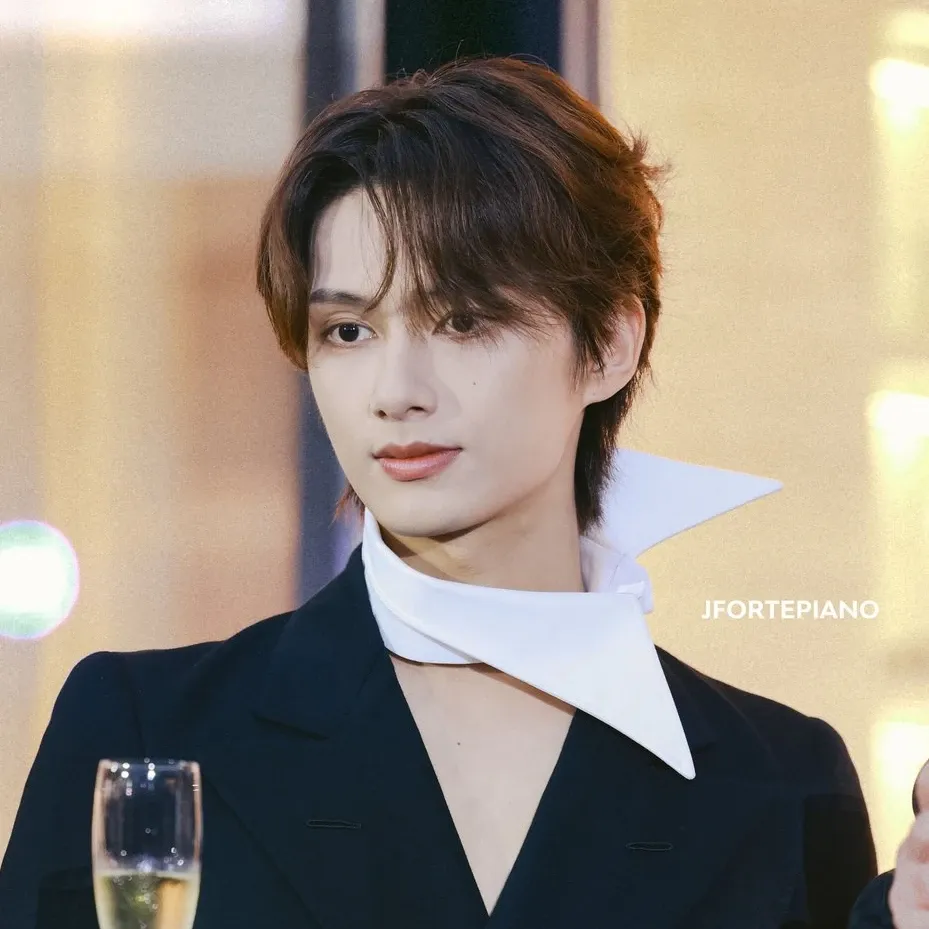 Latest photo of Jun (SEVENTEEN)