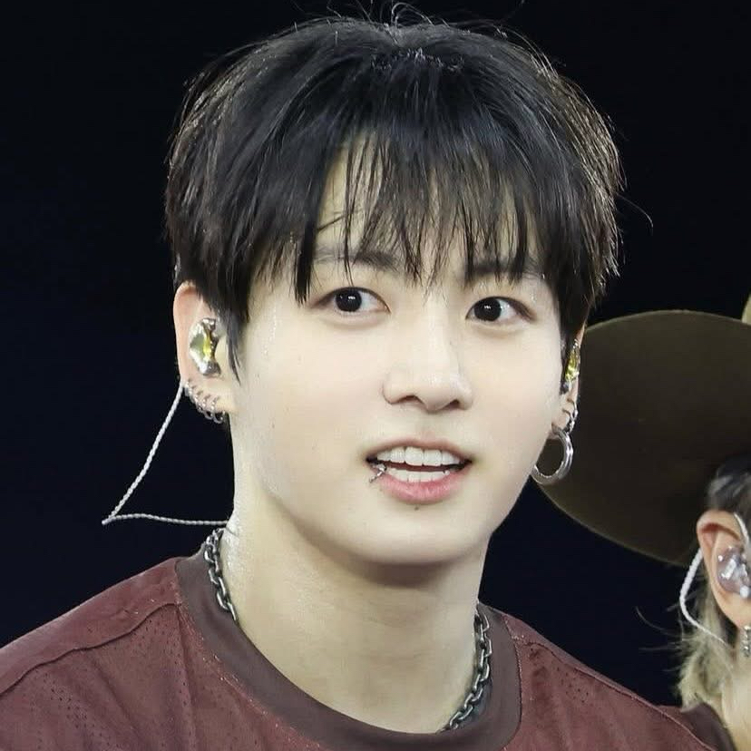 Foto aktivitas terbaru Jungkook (BTS)