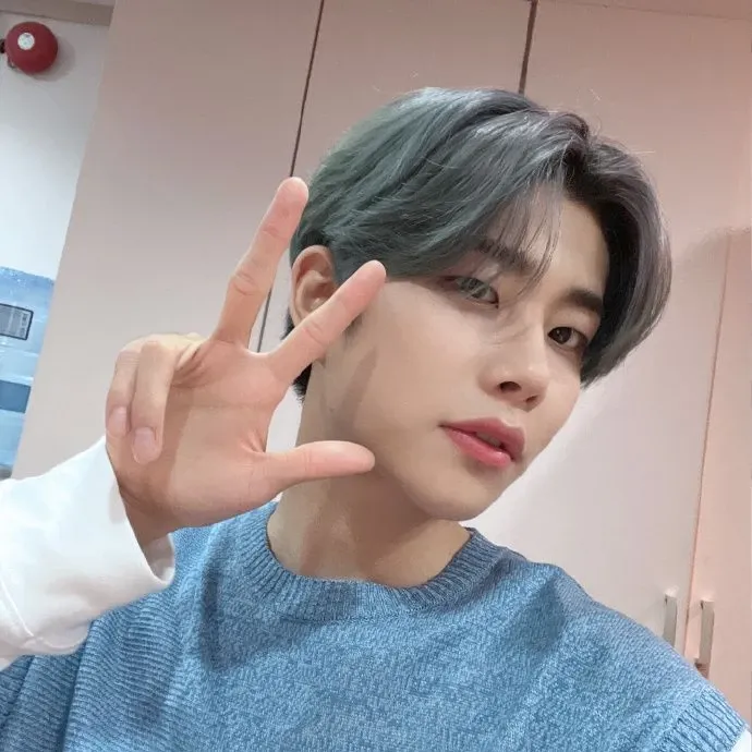 A moment captured by MJ (ASTRO)'s fan