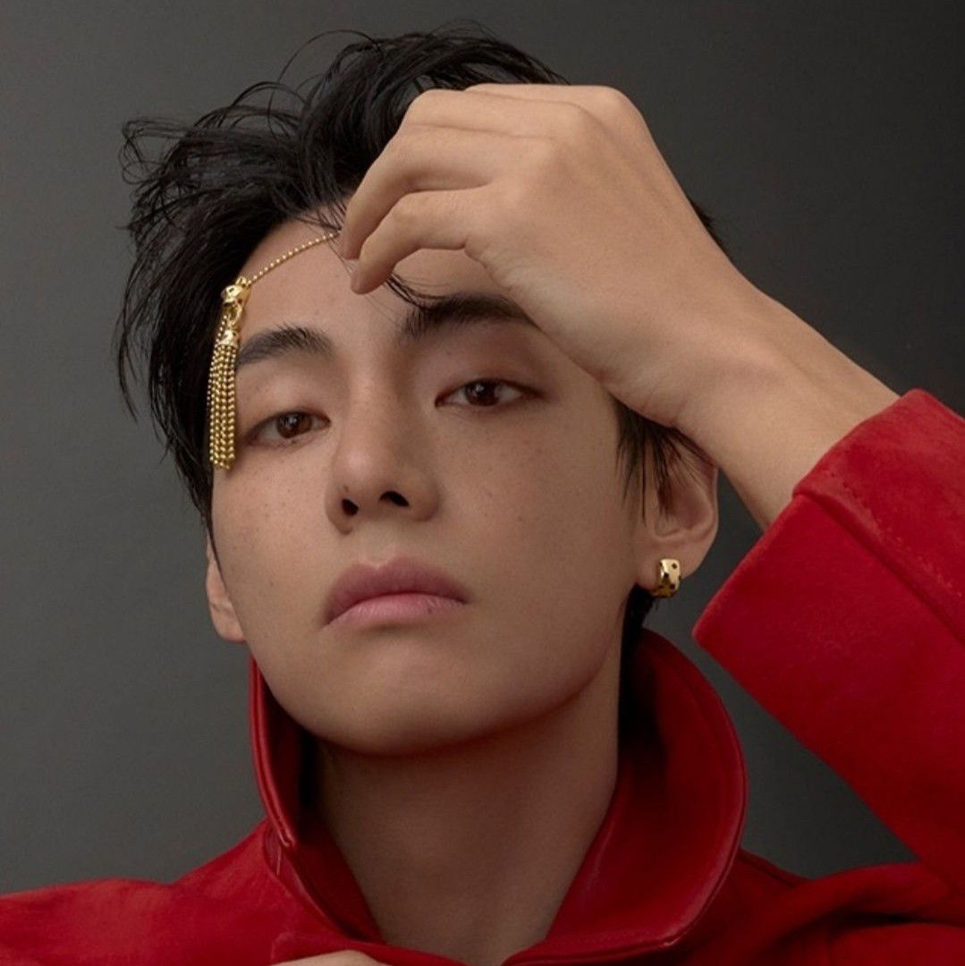 Behind-the-scenes cut of V (BTS)