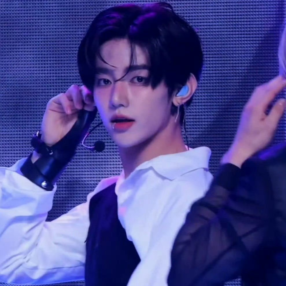 A moment captured by Zhang Hao's fan