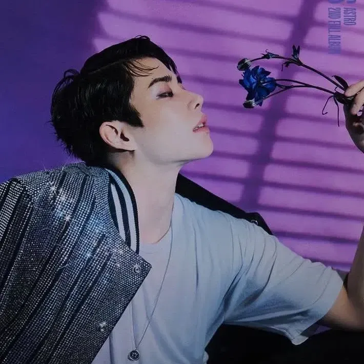 A moment captured by MJ (ASTRO)'s fan