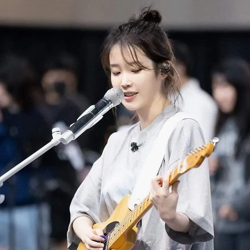 Foto aktivitas terbaru IU