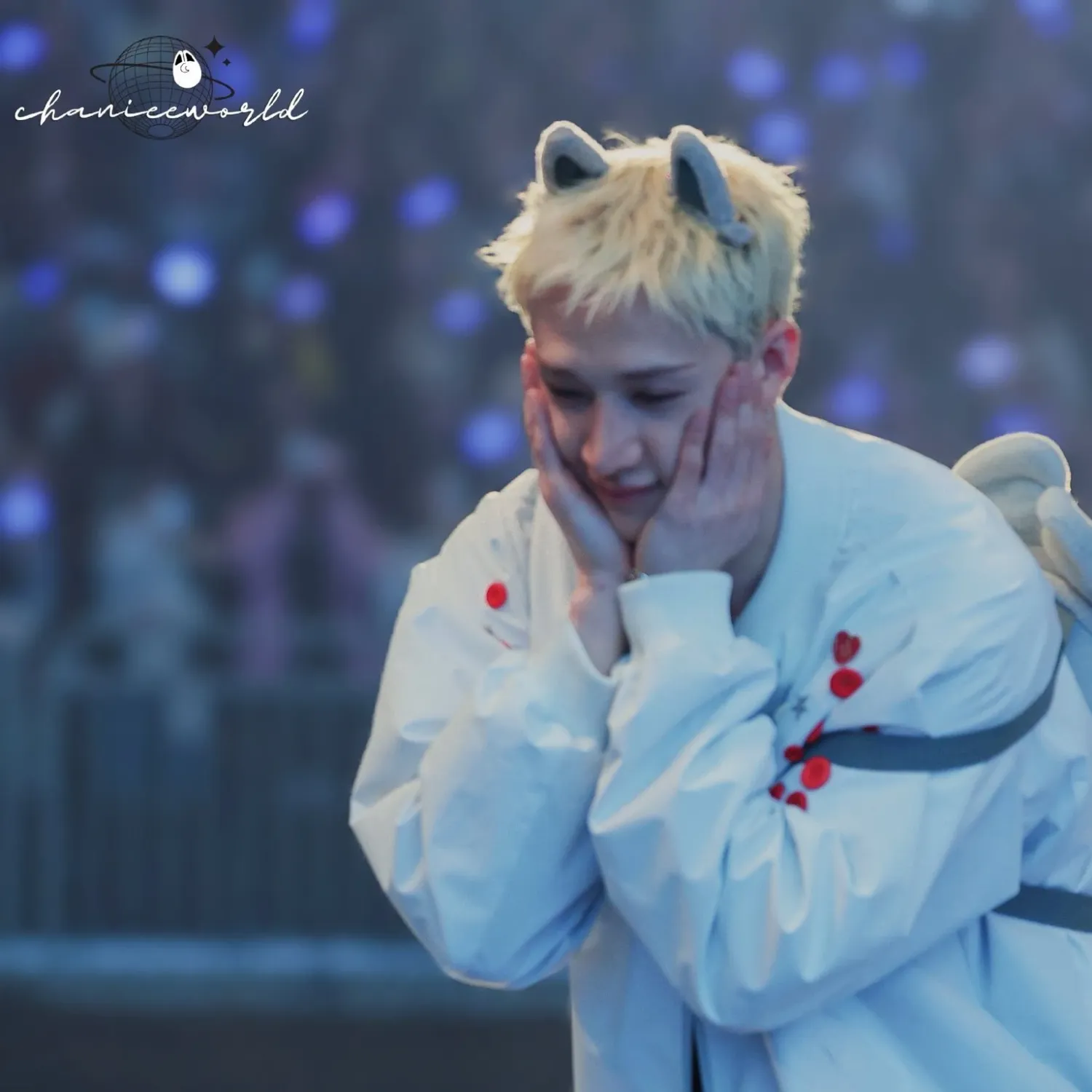 방찬 (Stray Kids)의 비하인드 컷