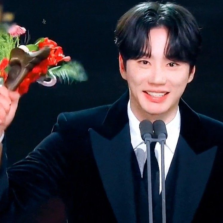 Behind-the-scenes cut of Lee Junyoung