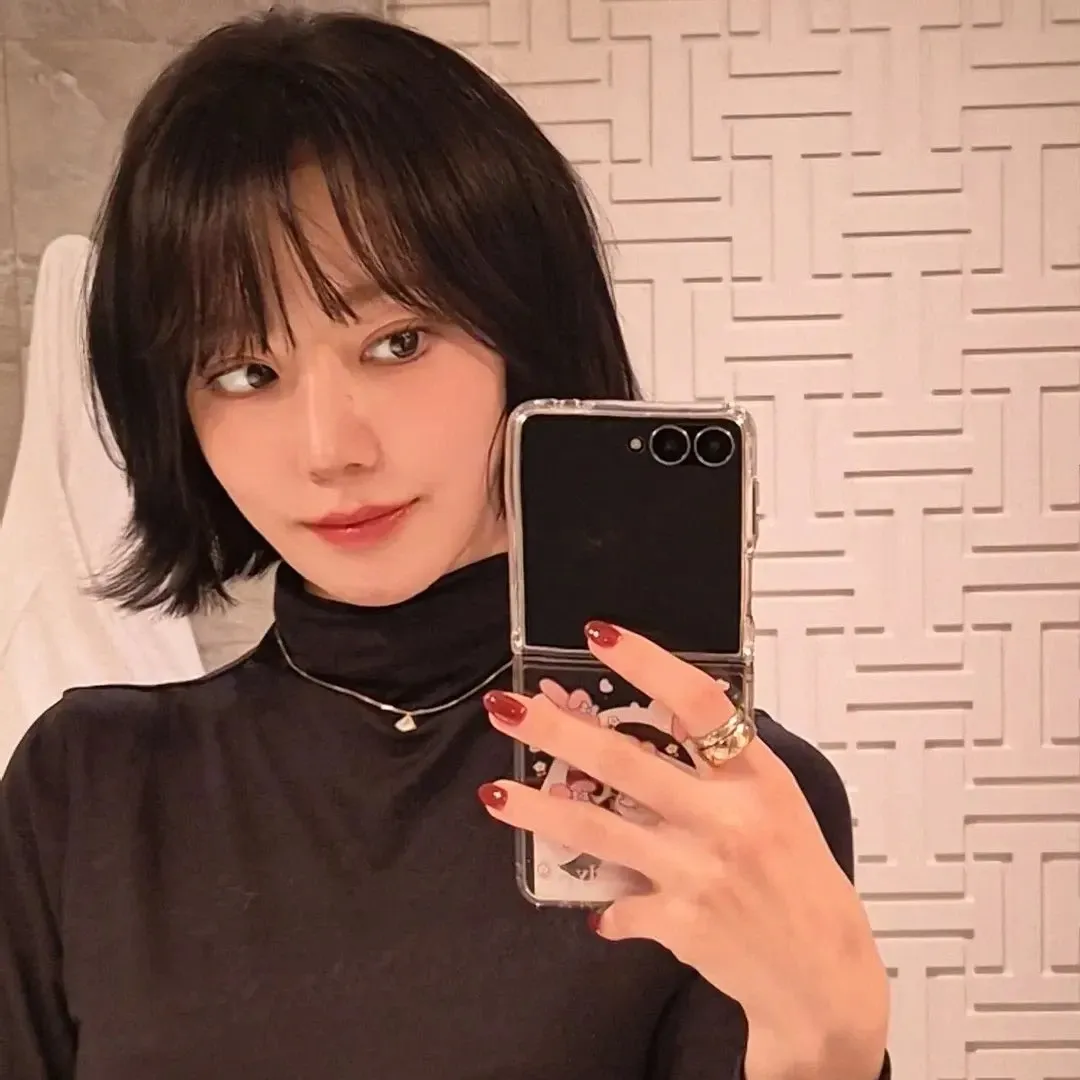 Latest photo of Sakura (LE SSERAFIM)
