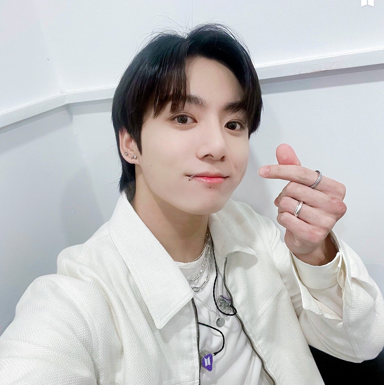 Foto aktivitas terbaru Jungkook (BTS)