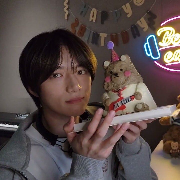 Latest photo of Beomgyu (TOMORROW X TOGETHER)