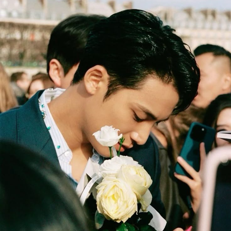 Latest photo of Mingyu (SEVENTEEN)