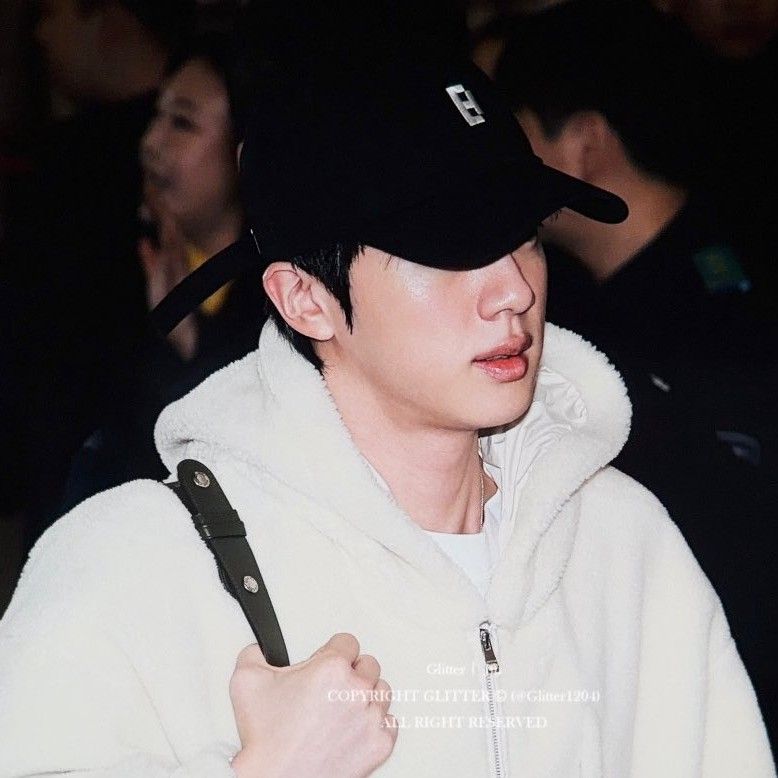 Momen yang diabadikan oleh penggemar Jin (BTS)