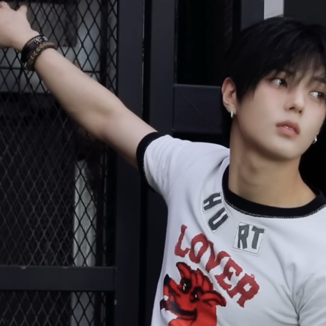 Behind-the-scenes cut of Leejeong (WHIB)