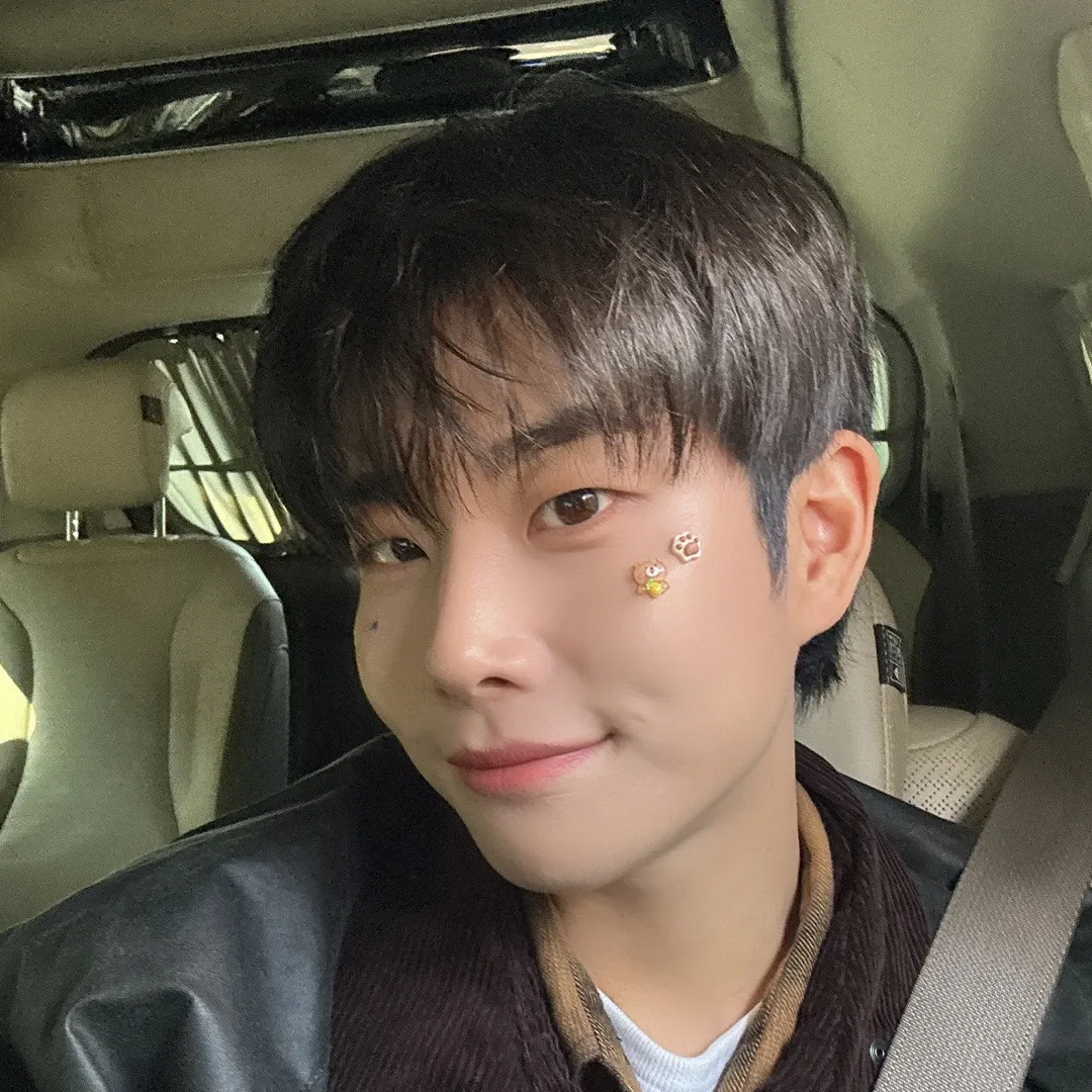 A moment captured by MJ (ASTRO)'s fan