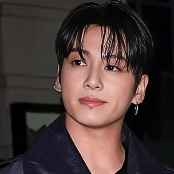 Foto aktivitas terbaru Jungkook (BTS)