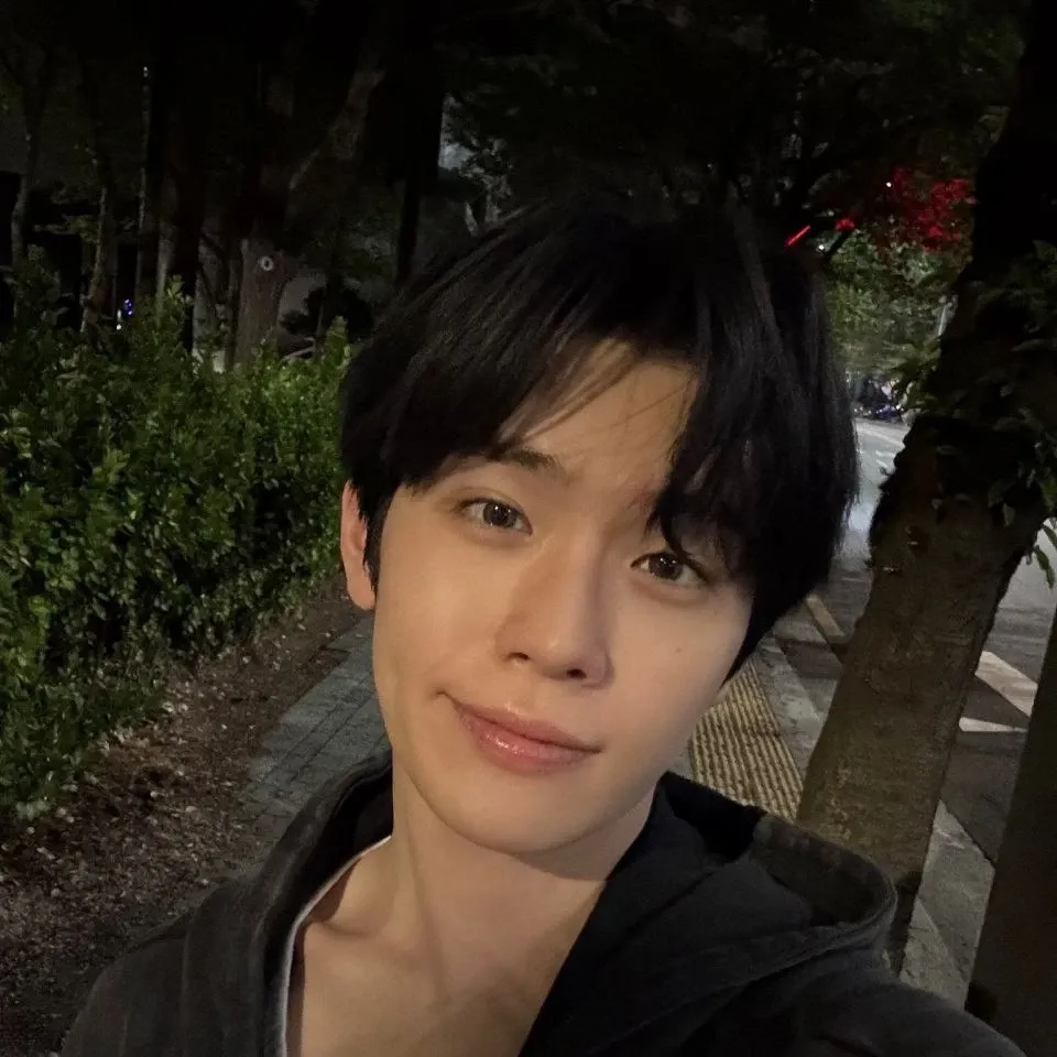 Recent activity shot of Kim Taerae (ZEROBASEONE)