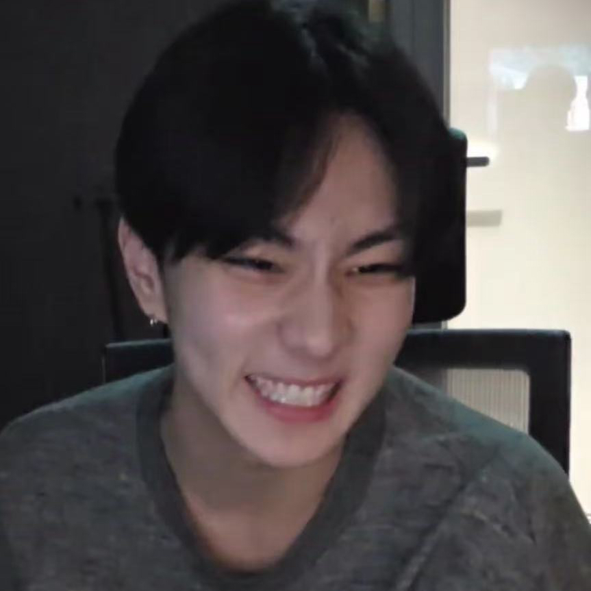 Latest photo of Jungwon (ENHYPEN)