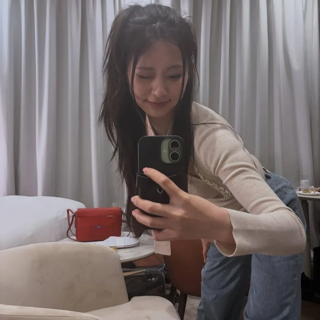 Momen yang diabadikan oleh penggemar Tzuyu (TWICE)