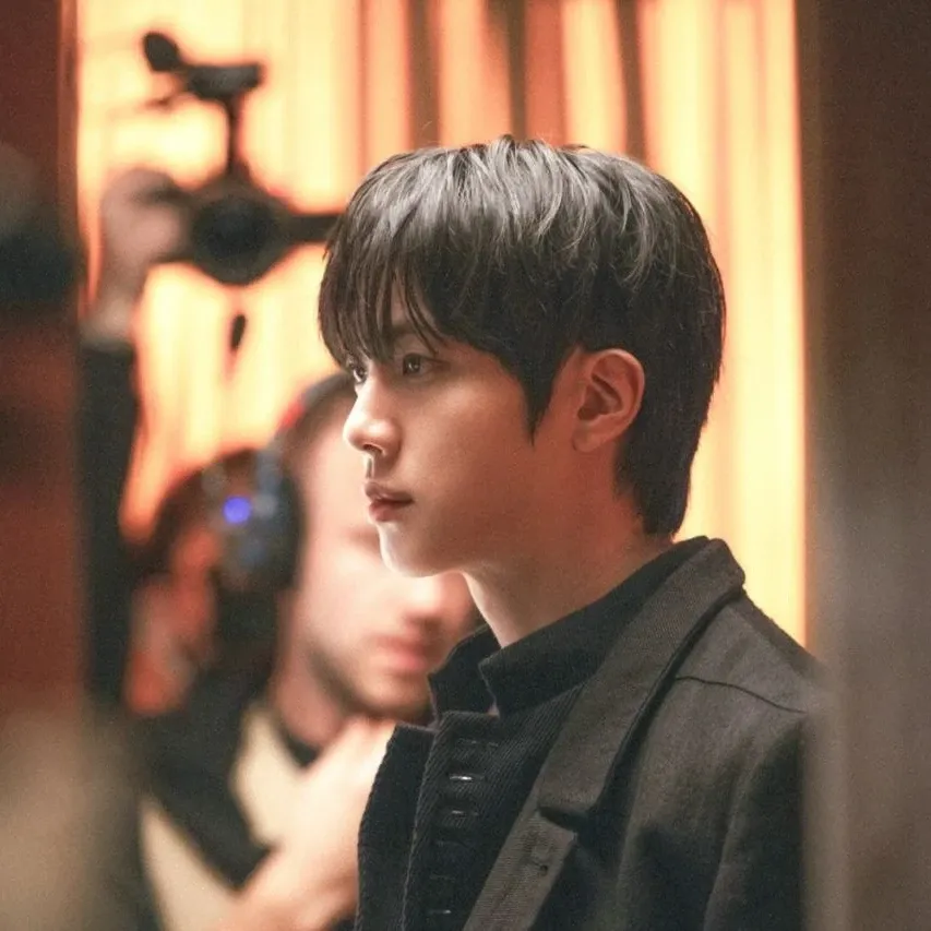 Foto aktivitas terbaru Jin (BTS)