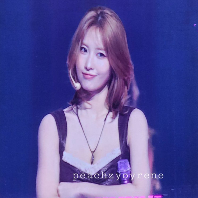 Foto aktivitas terbaru Momo (TWICE)