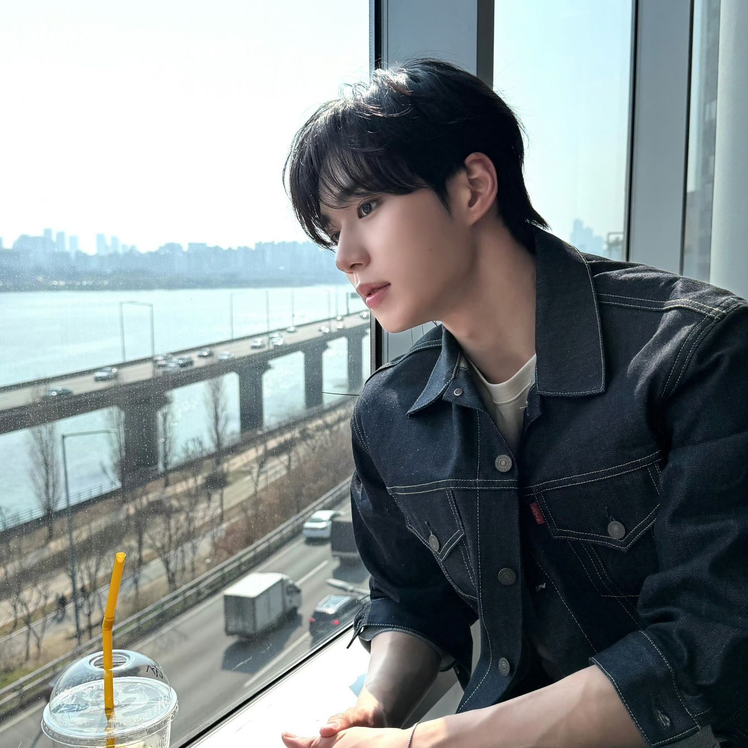 キム・ジュンソ (ALPHA DRIVE ONE)の舞台裏ショット