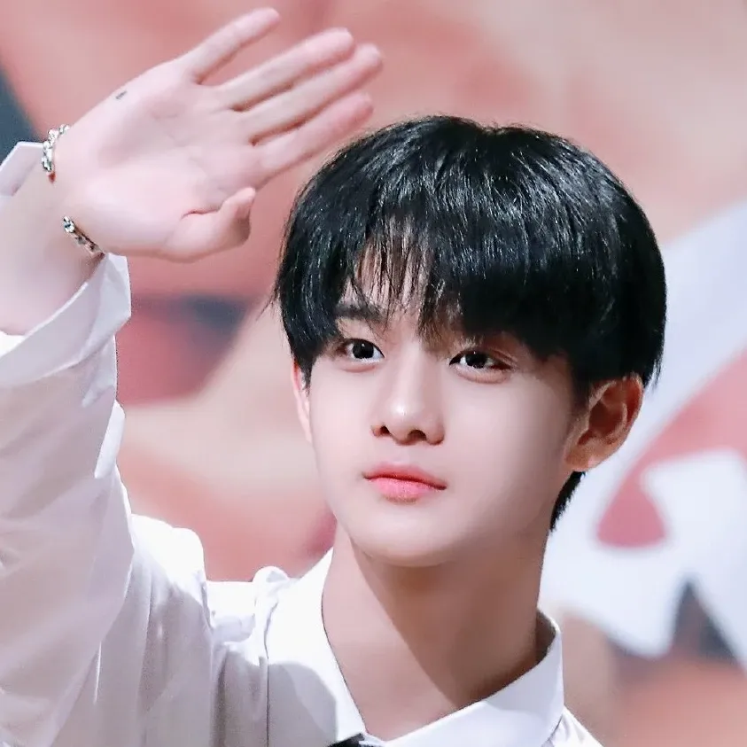 Momen yang diabadikan oleh penggemar Bae Jinyoung
