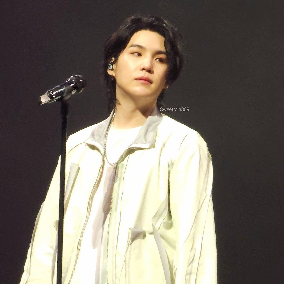 SUGA (BTS)の舞台裏ショット