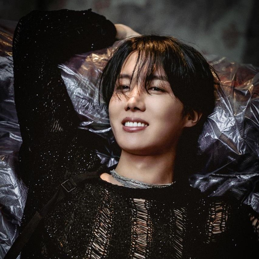Foto terbaru j-hope (BTS)