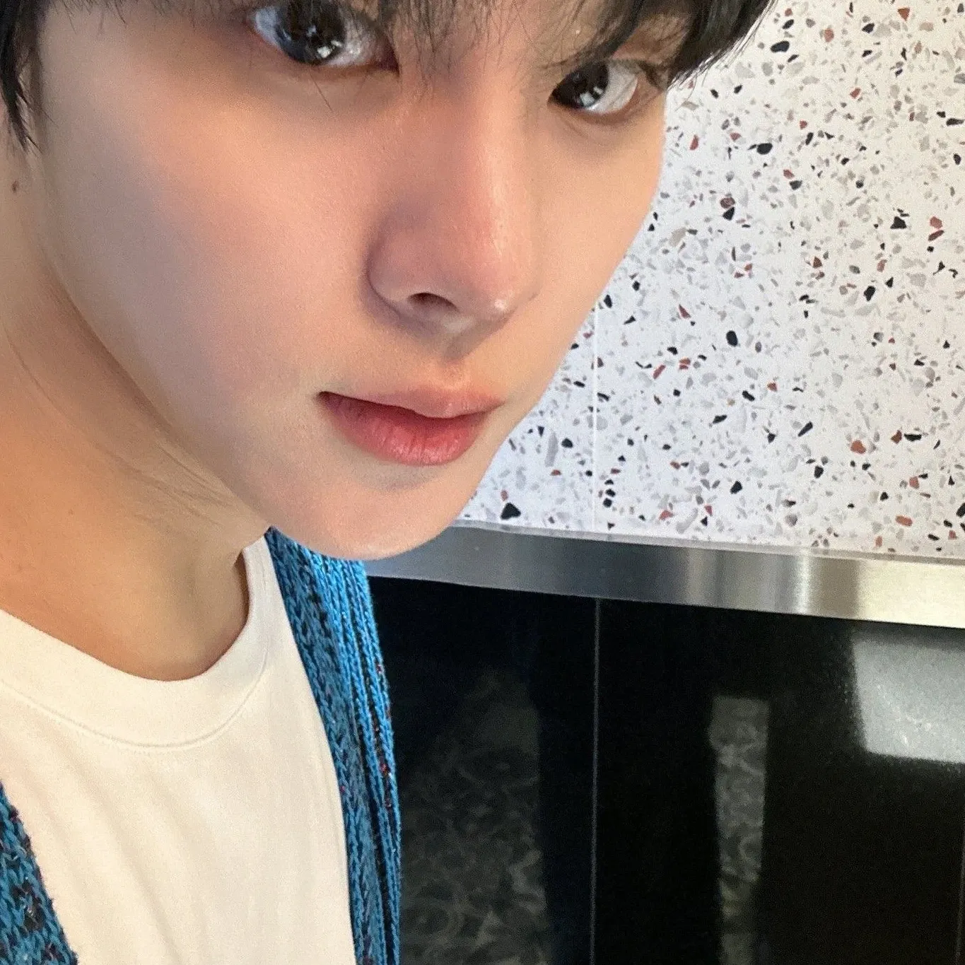 Behind-the-scenes cut of Kim Wooseok